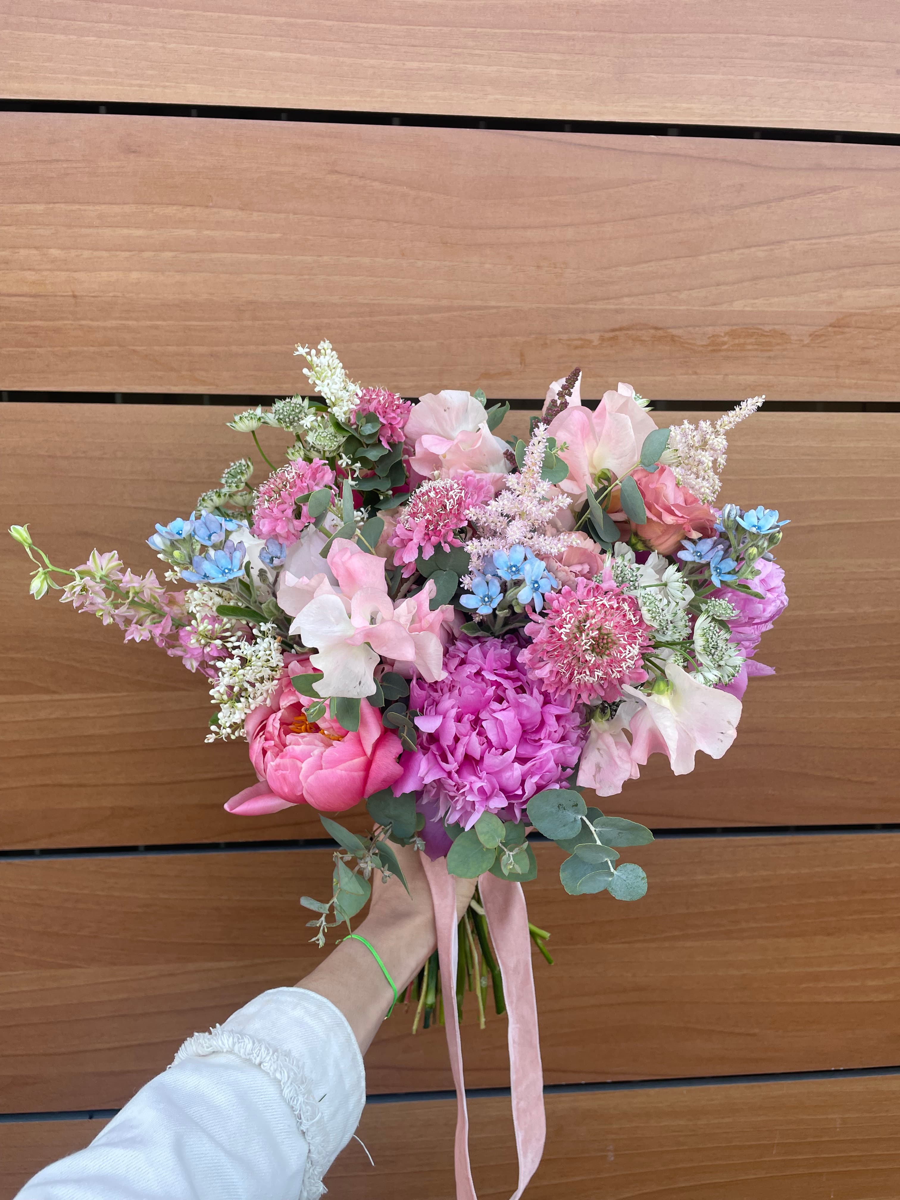 Bouquet de fleurs élégant, moderne - Image 2