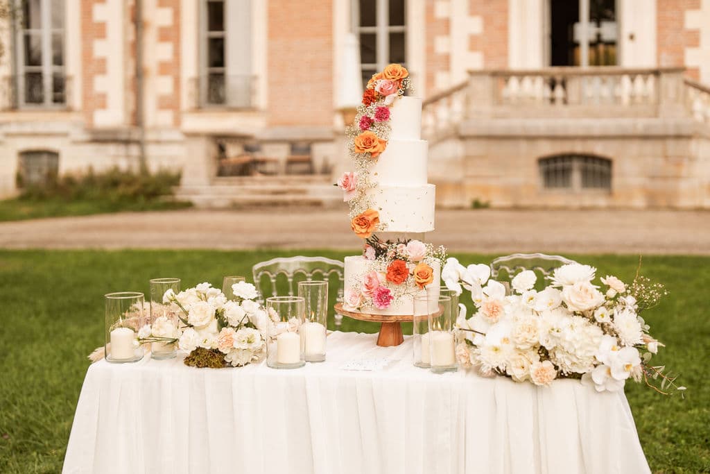 Bouquet de mariage romantique avec des roses et du feuillage